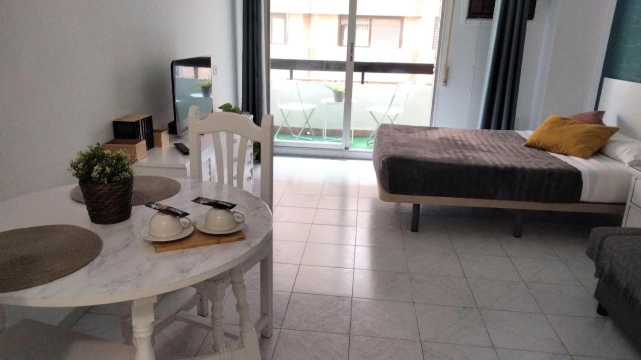 Triana Fenix Apartment Севиля Екстериор снимка